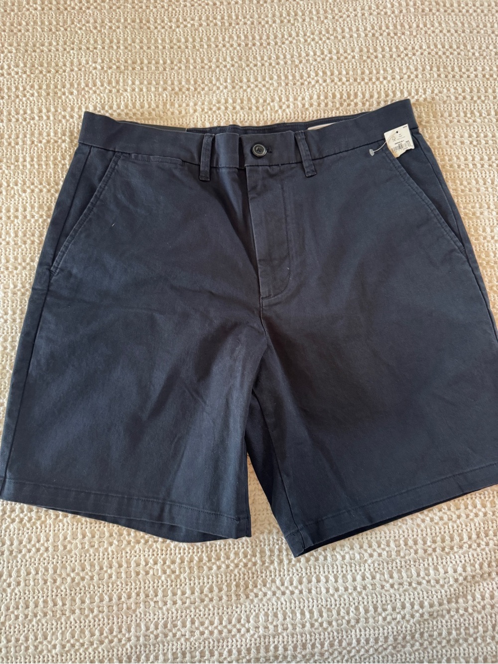 NWT Gap Men’s 8” Modern Chino Shorts Navy Size 31